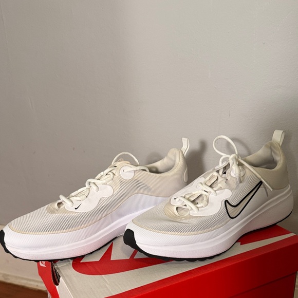 Nike White and Black Athletic Shoes - Picture 5 of 5